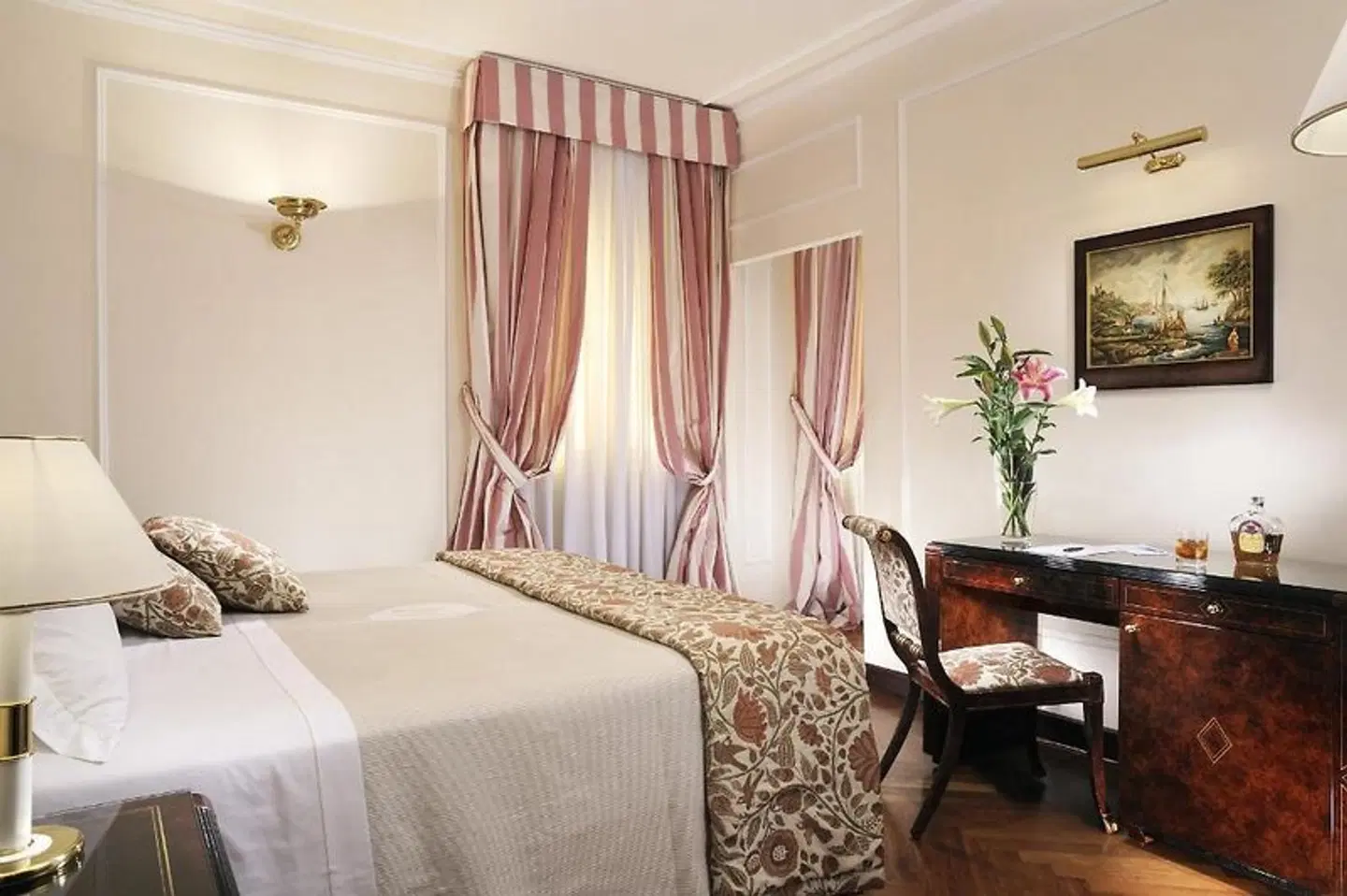 De La Ville ROOM_EXAMPLE
