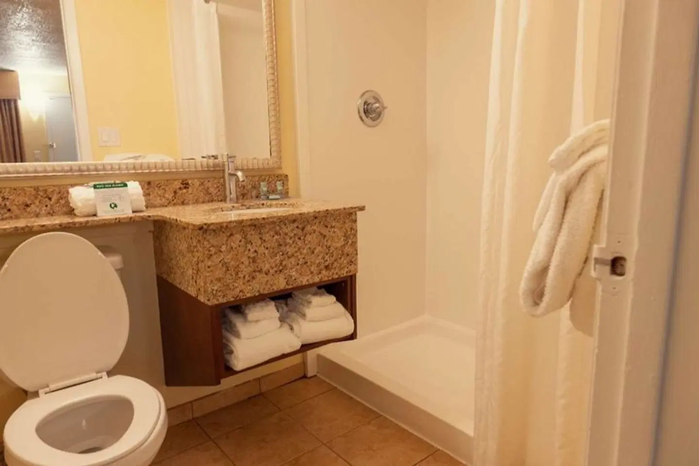 Best Western Cocoa Beach Hotel & Suites Badezimmer