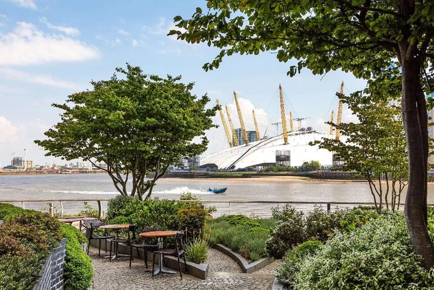 Radisson Blu Edwardian New Providence Wharf Hotel EXTERIOR