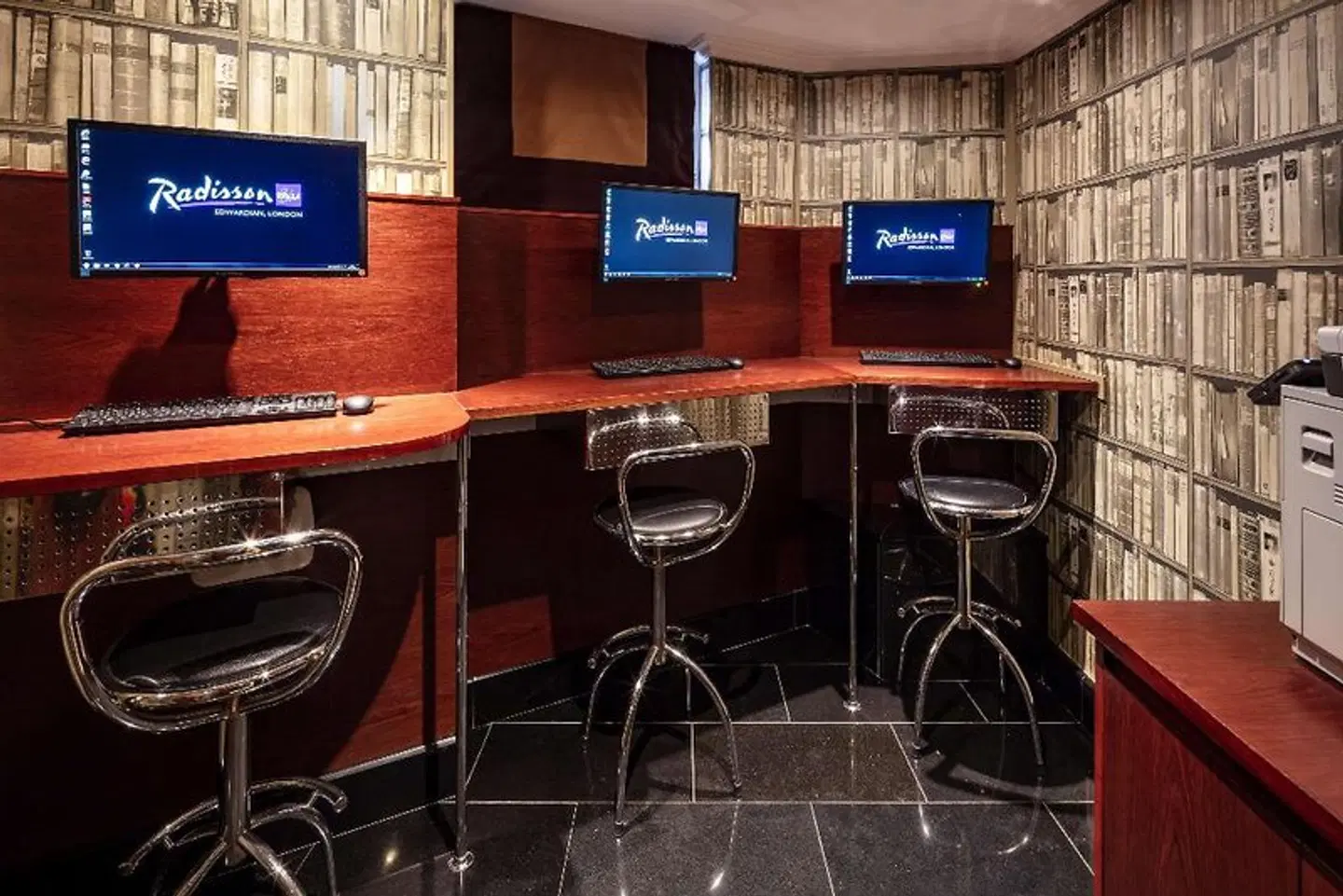 Radisson Blu Edwardian Berkshire Hotel Bar