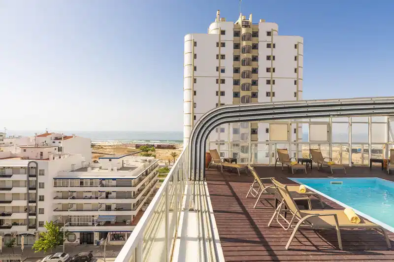 Baia Beach Hotel – Hotelfoto