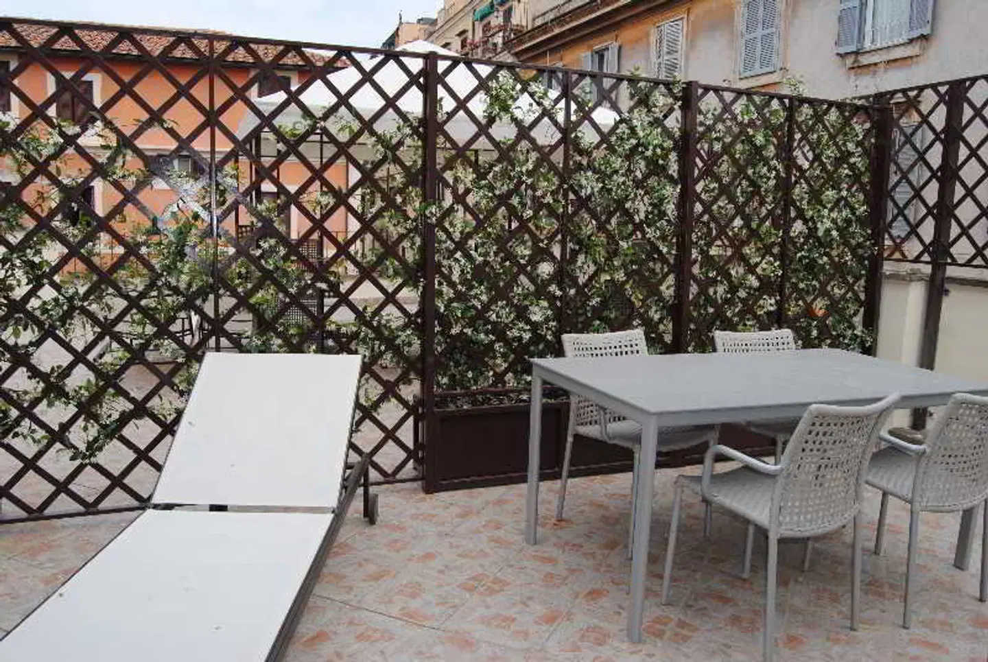 MyTale Creative Academy Hotel Terrasse