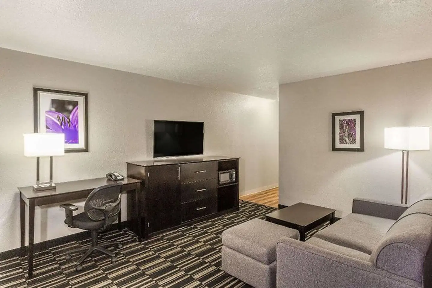 La Quinta Inn & Suites by Wyndham Orlando Universal Area ROOM_EXAMPLE
