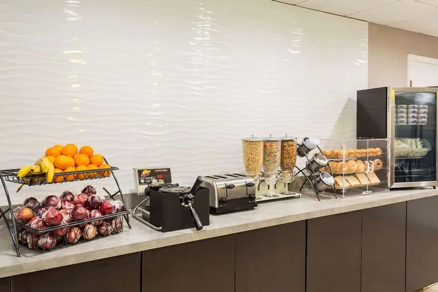 La Quinta Inn & Suites by Wyndham Orlando Universal Area Restaurant