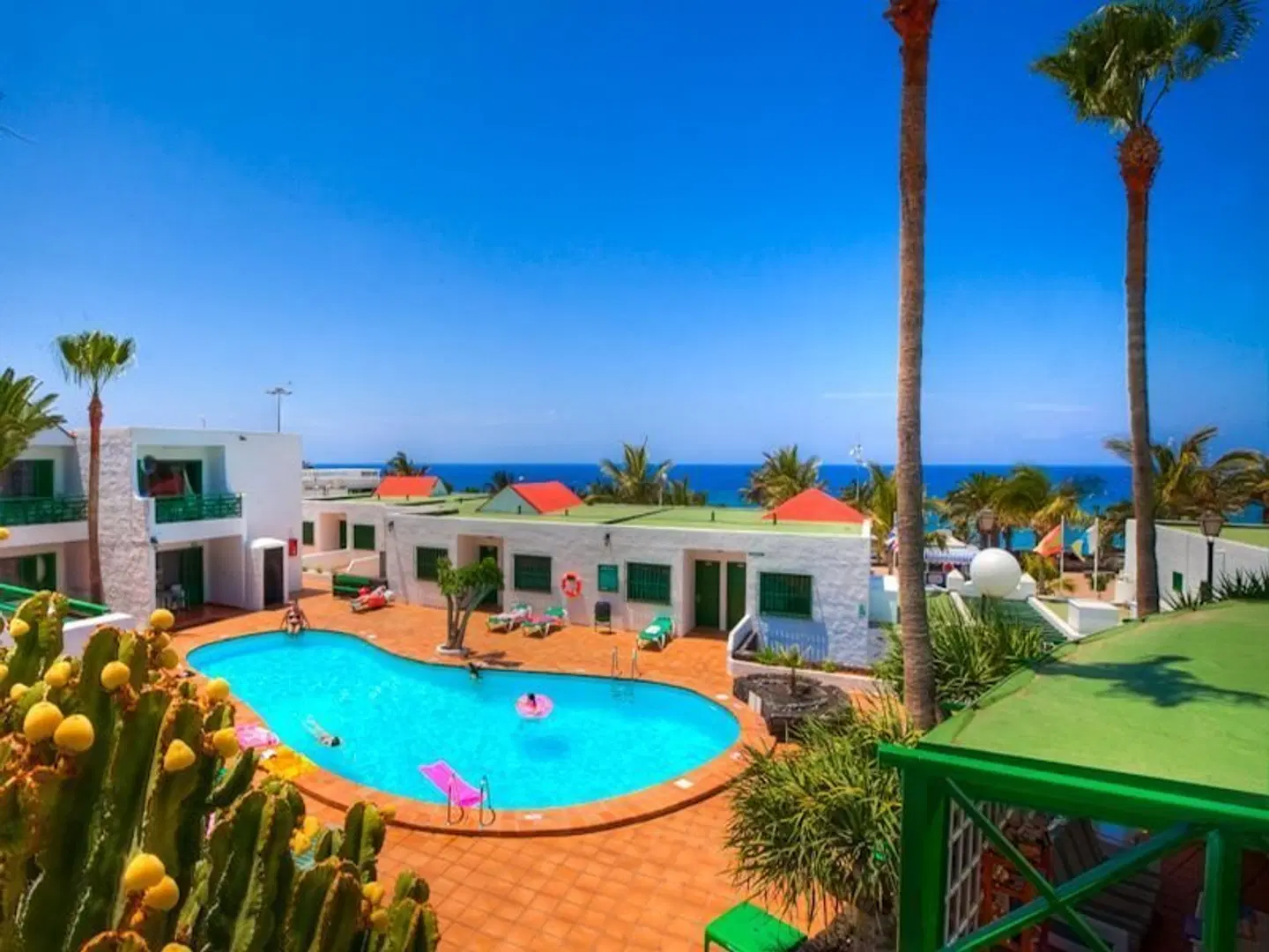 Rocas Blancas Apartments OUTDOOR_POOL