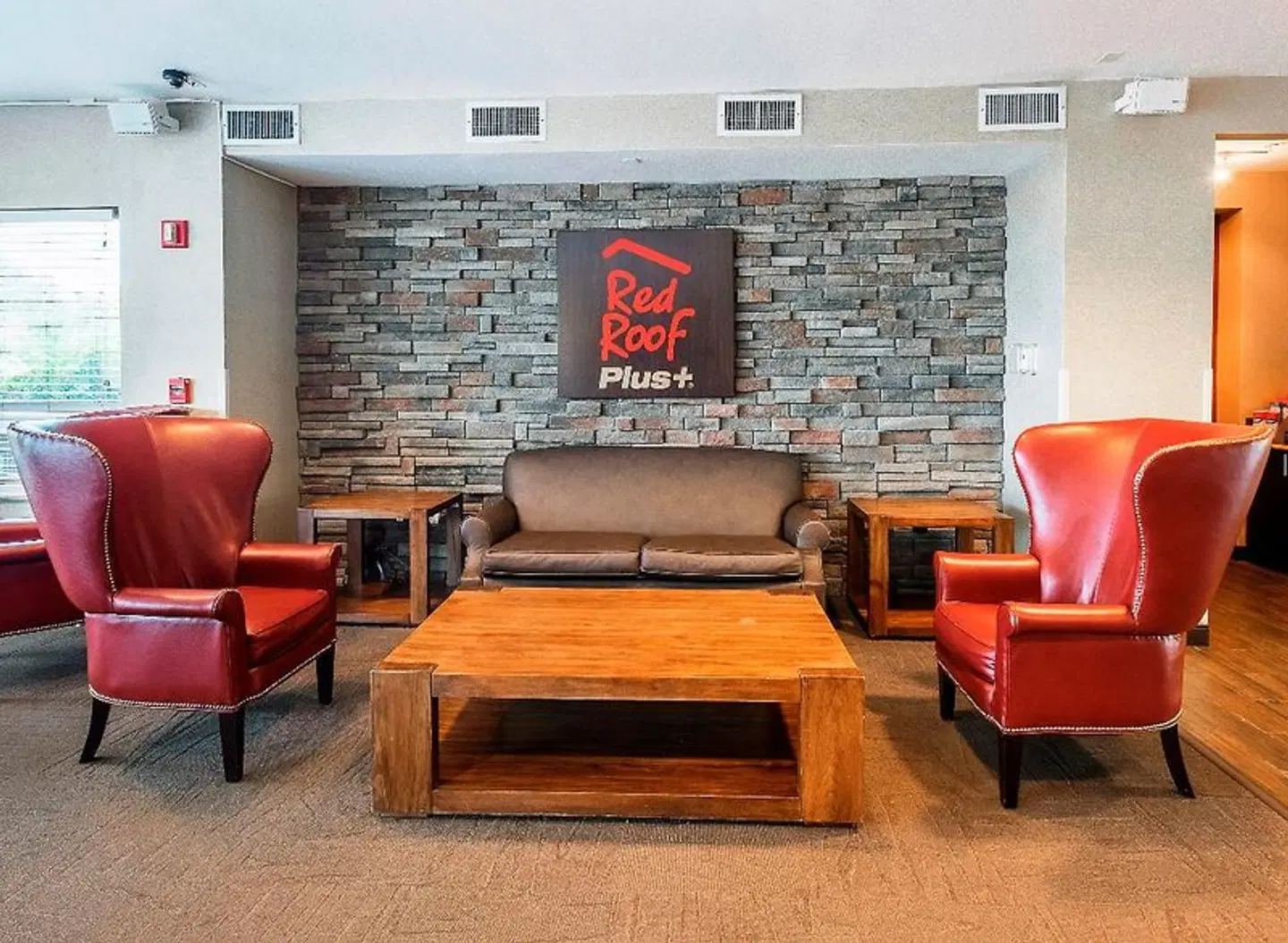 Red Roof PLUS+ Boston - Logan LOUNGE_LOBBY
