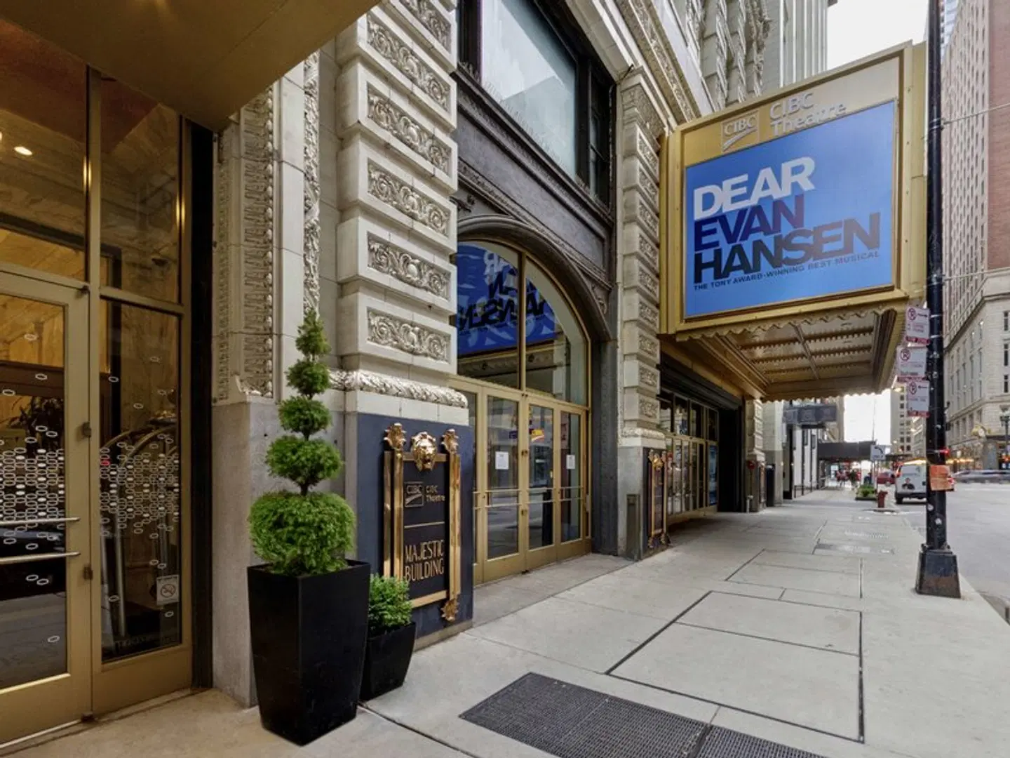 Hampton Inn Majestic Chicago Theatre District EXTERIOR