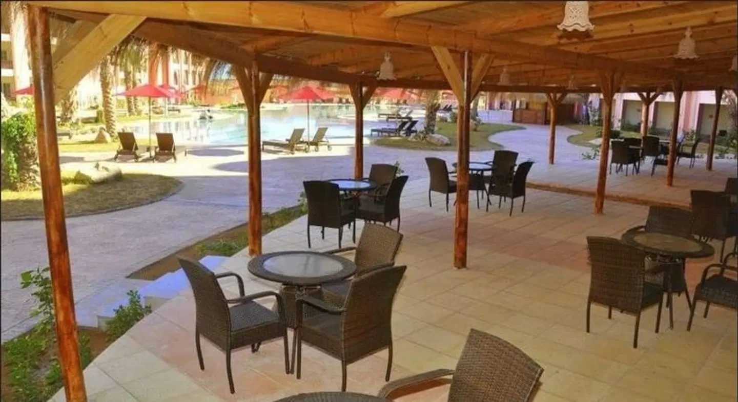 Lella Meriam Bar