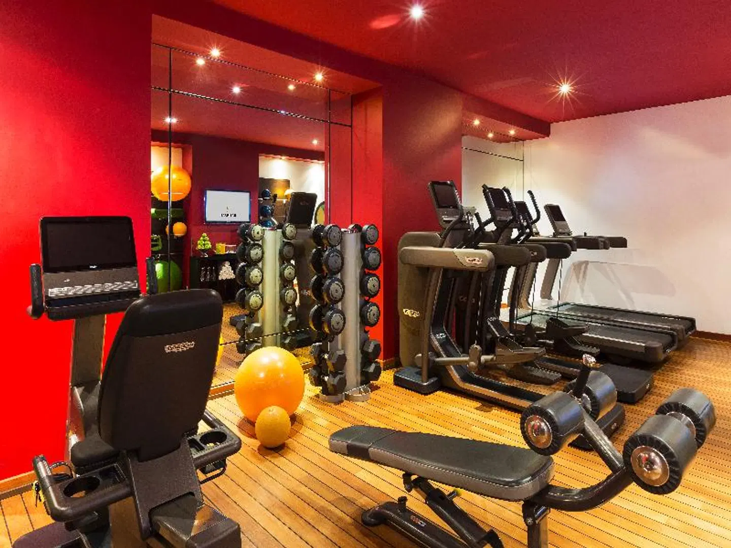 Fouquet's Barrière SPORTS_AND_LEISURE