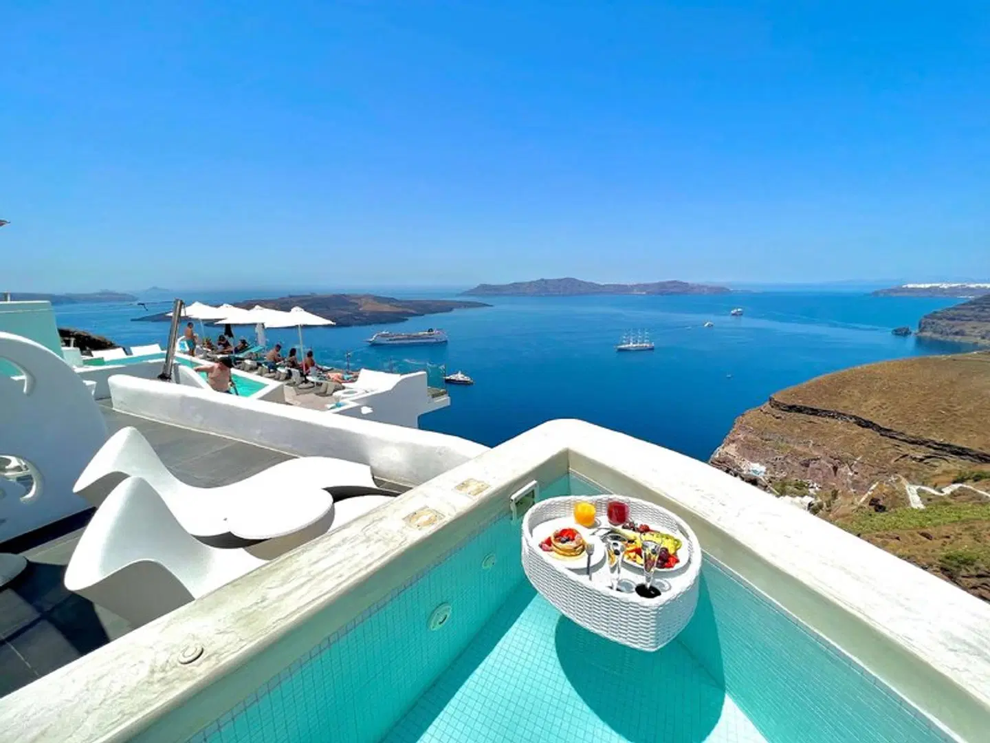 Athina Luxury Suites OUTDOOR_POOL