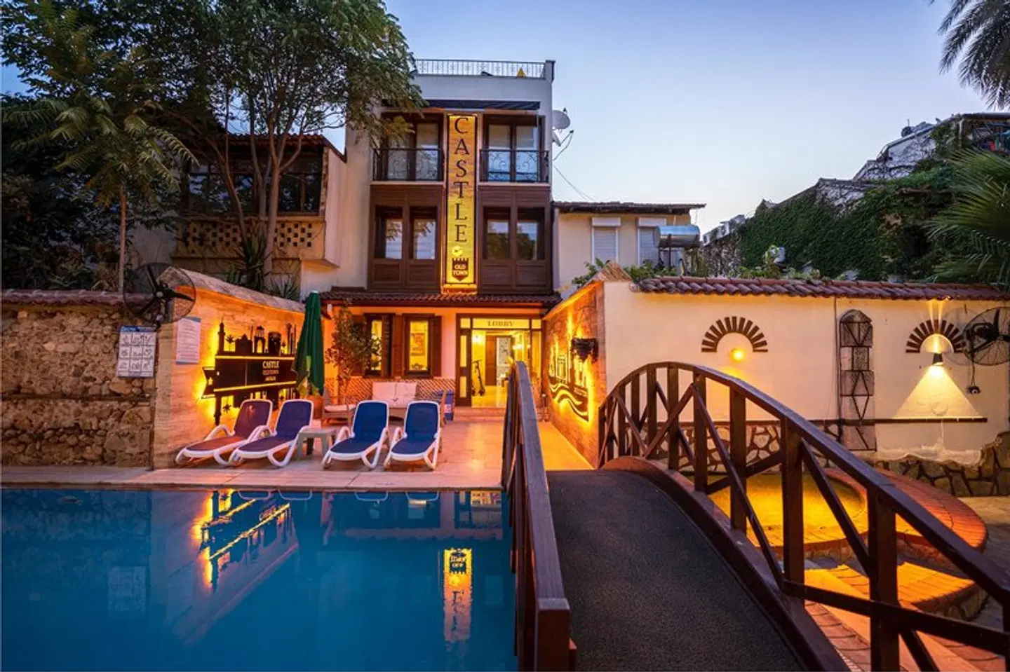 Castle Hotel OUTDOOR_POOL