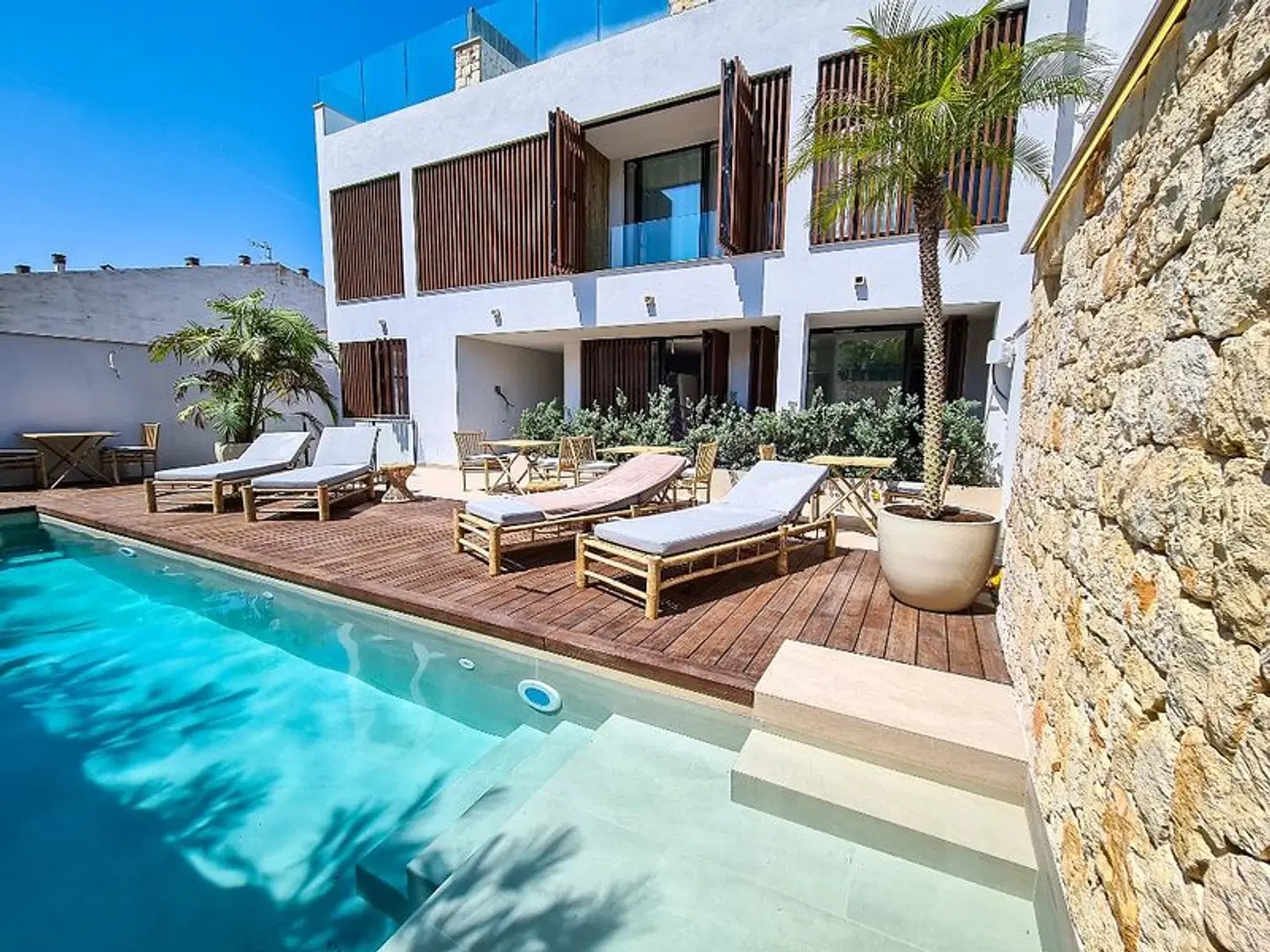 S'Estancia Suites OUTDOOR_POOL
