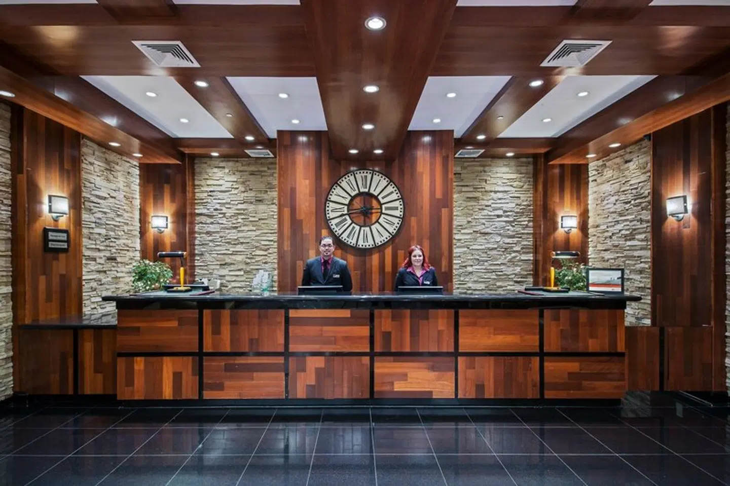Crowne Plaza Newark Airport by IHG LOUNGE_LOBBY