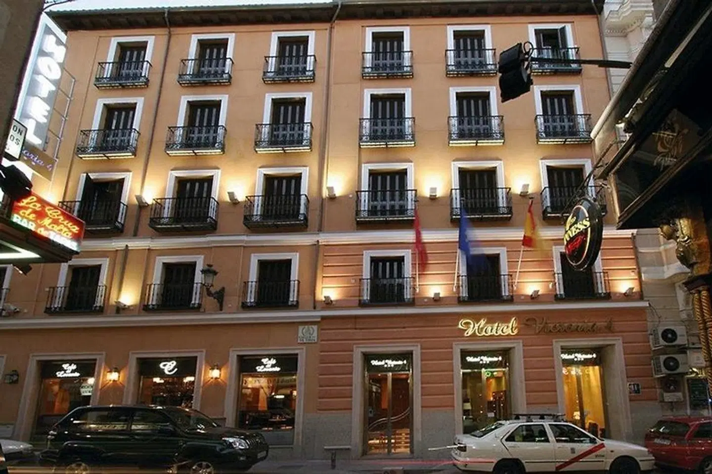 Victoria 4 EXTERIOR