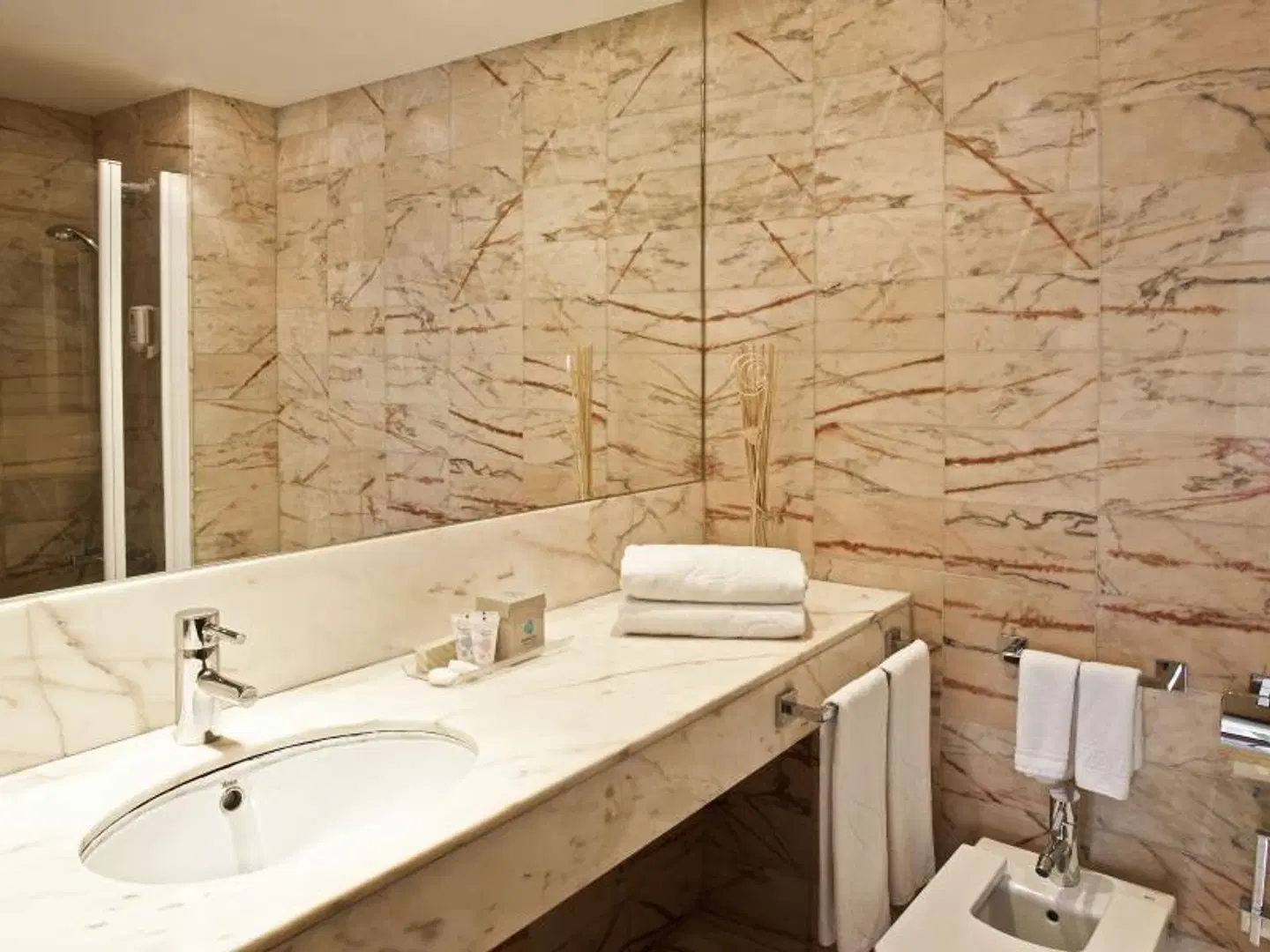 Grupotel Gravina Badezimmer