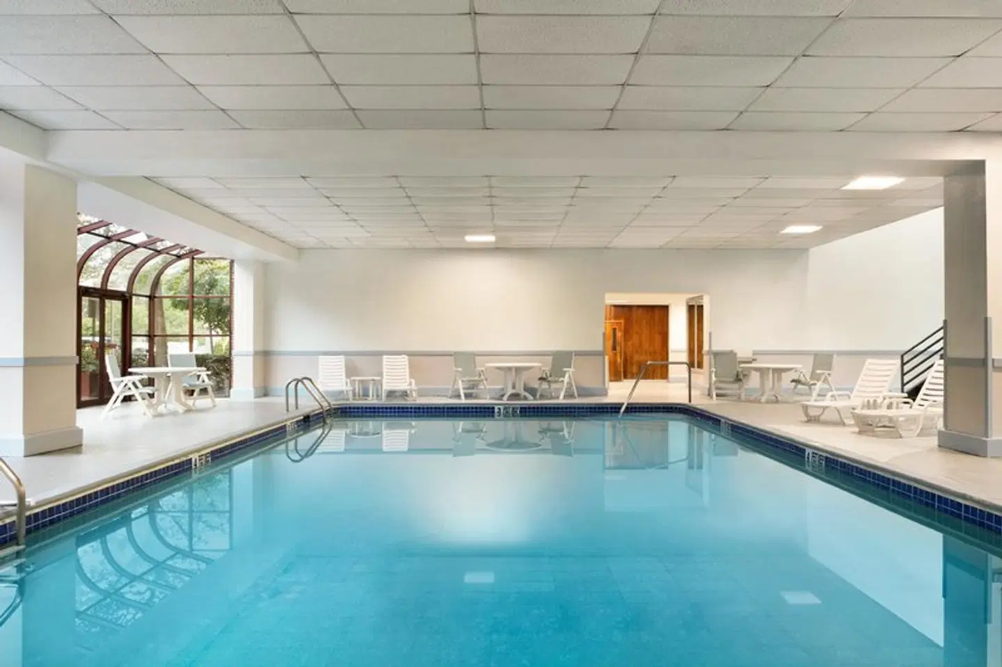 DoubleTree by Hilton New York LaGuardia Airport Hallenbad