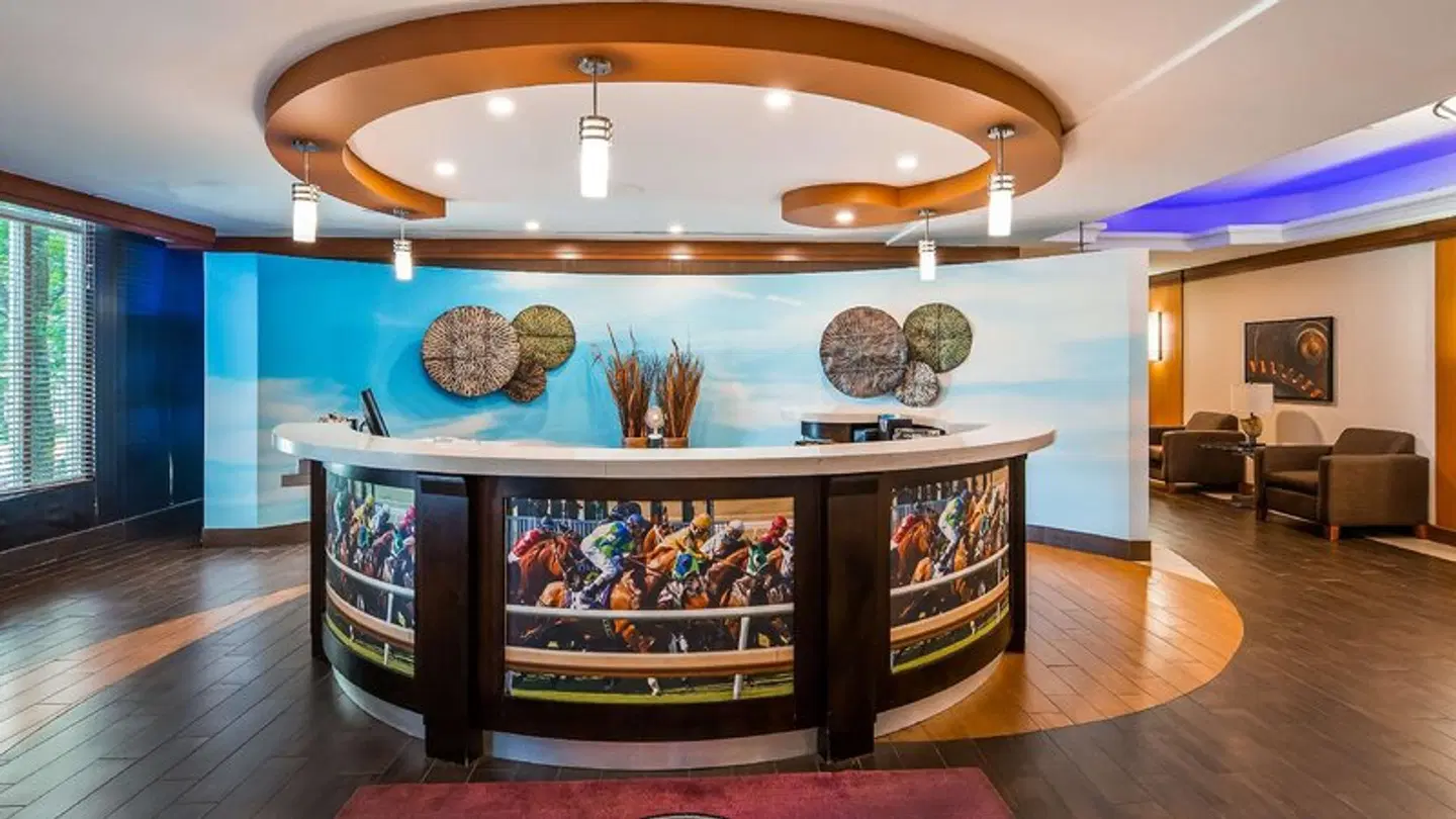 Best Western Premier Toronto Airport Carlingview Hotel HEALTH_BEAUTY
