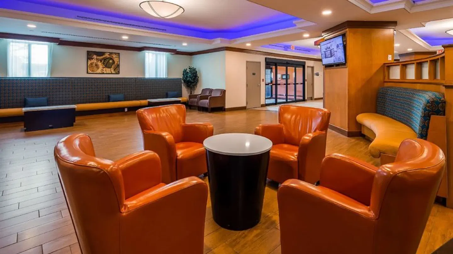 Best Western Premier Toronto Airport Carlingview Hotel Bar