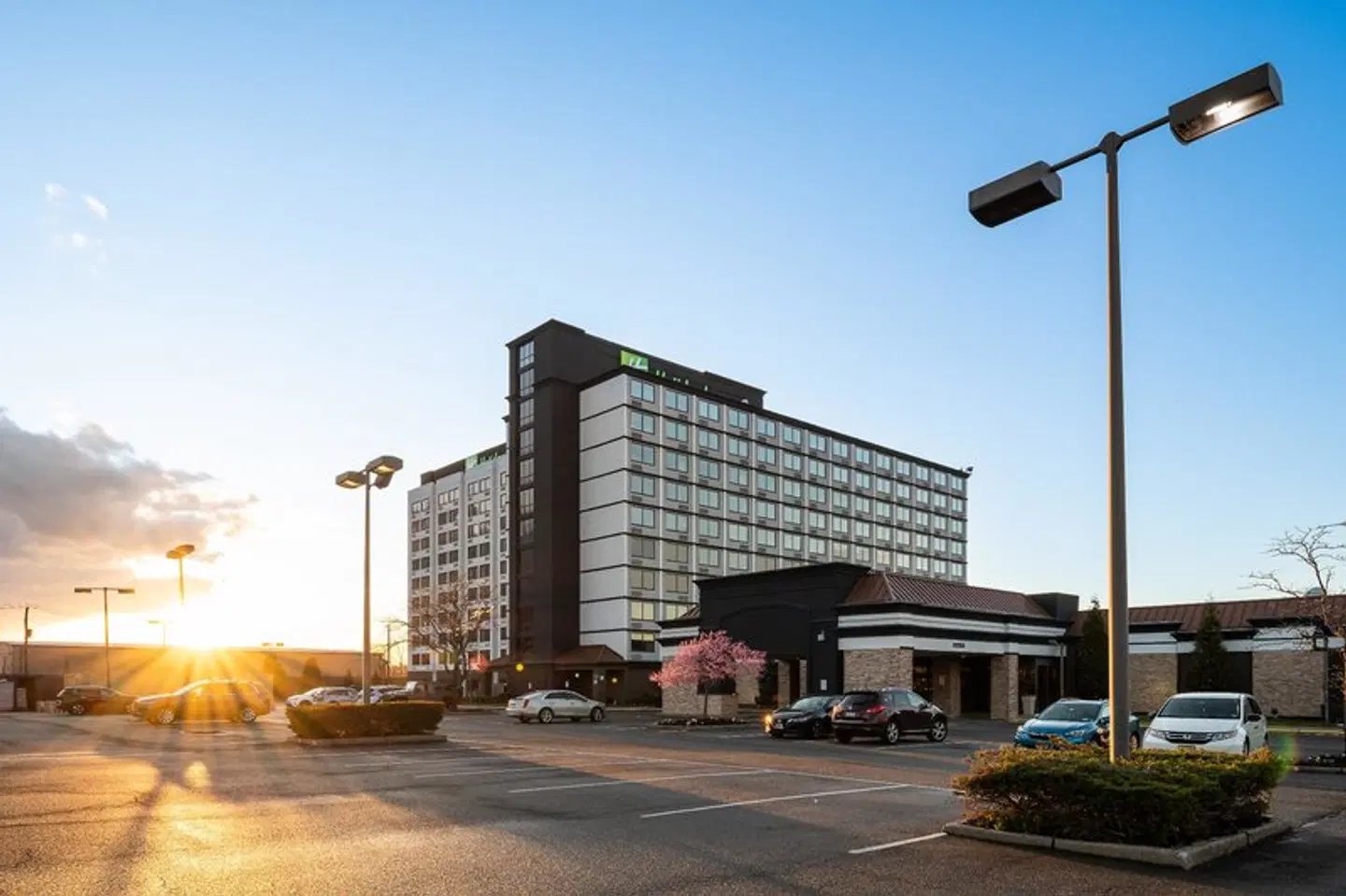 Holiday Inn Newark International Airport by IHG EXTERIOR