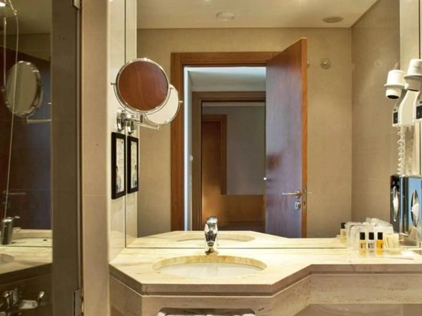 TURIM Alameda Hotel Badezimmer