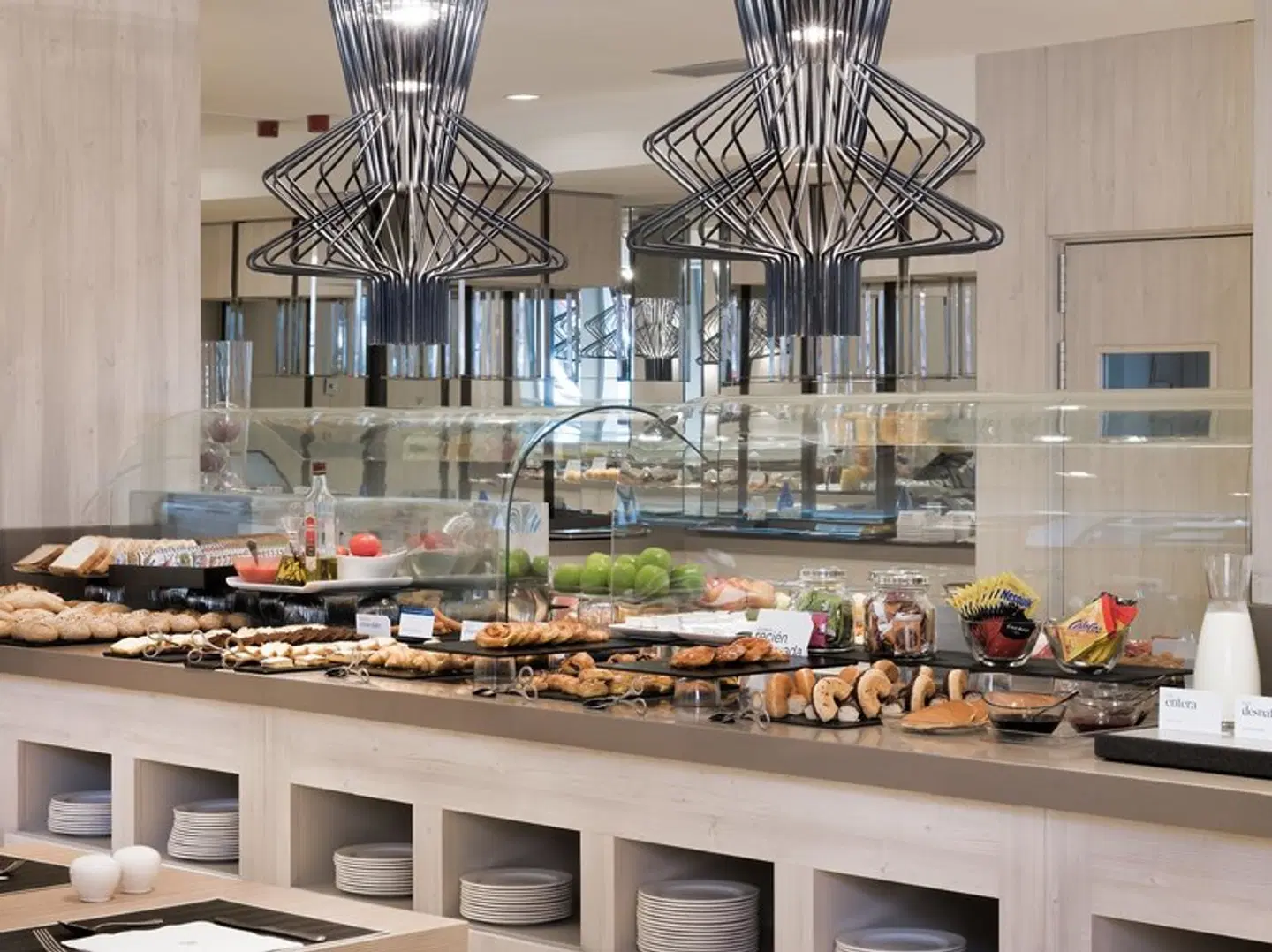NH Madrid Zurbano Restaurant