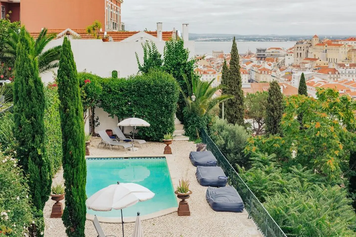 Torel Palace OUTDOOR_POOL
