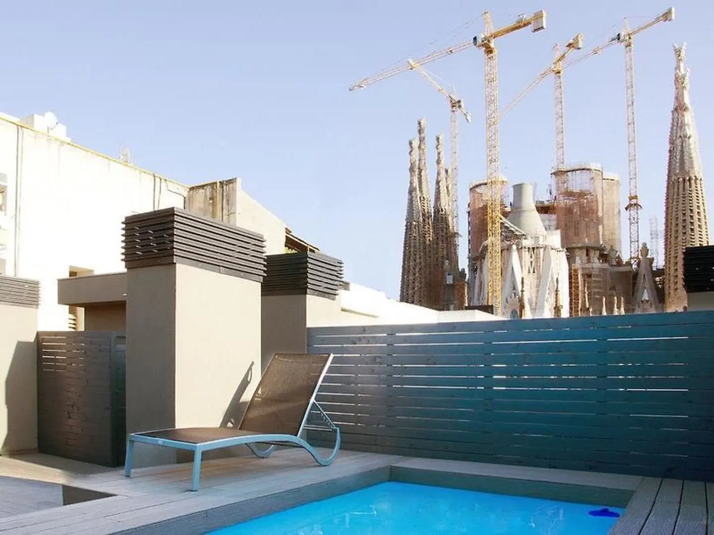 Sensation Sagrada Familia OUTDOOR_POOL