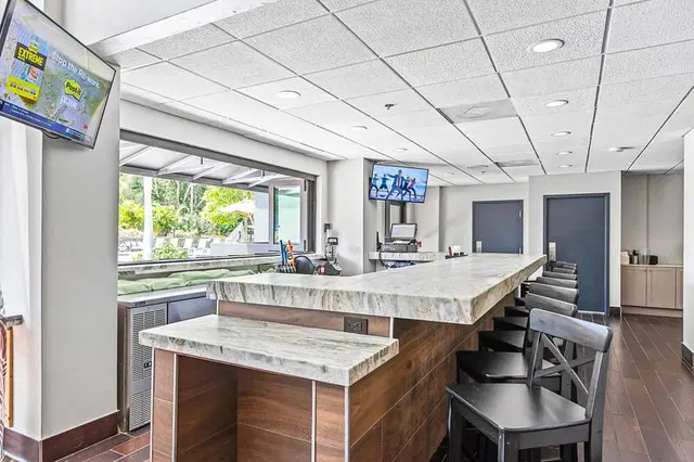 Holiday Inn St. Petersburg West by IHG LOUNGE_LOBBY