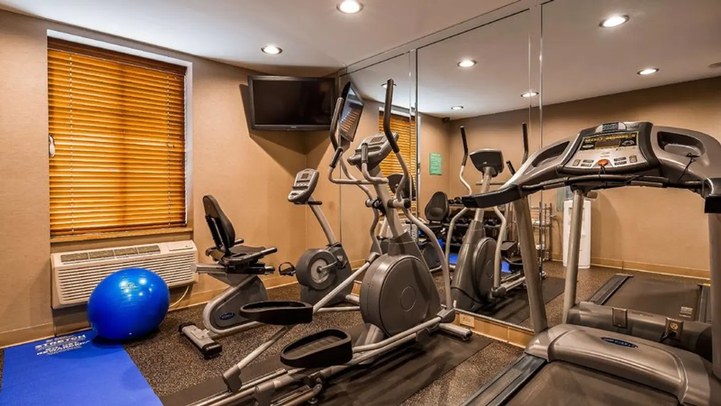 Best Western JFK Airport SPORTS_AND_LEISURE