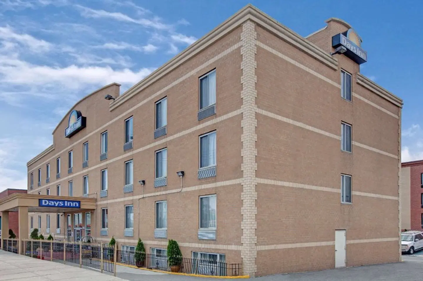 Days Inn by Wyndham Jamaica / JFK Airport EXTERIOR