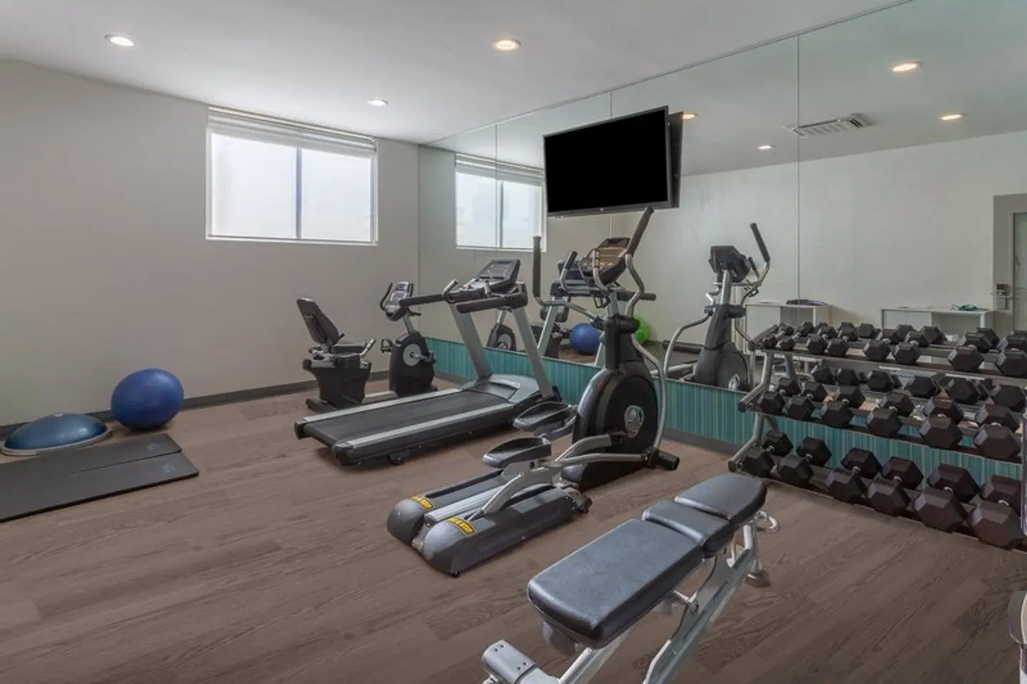 Holiday Inn Express LaGuardia ARPT by IHG SPORTS_AND_LEISURE