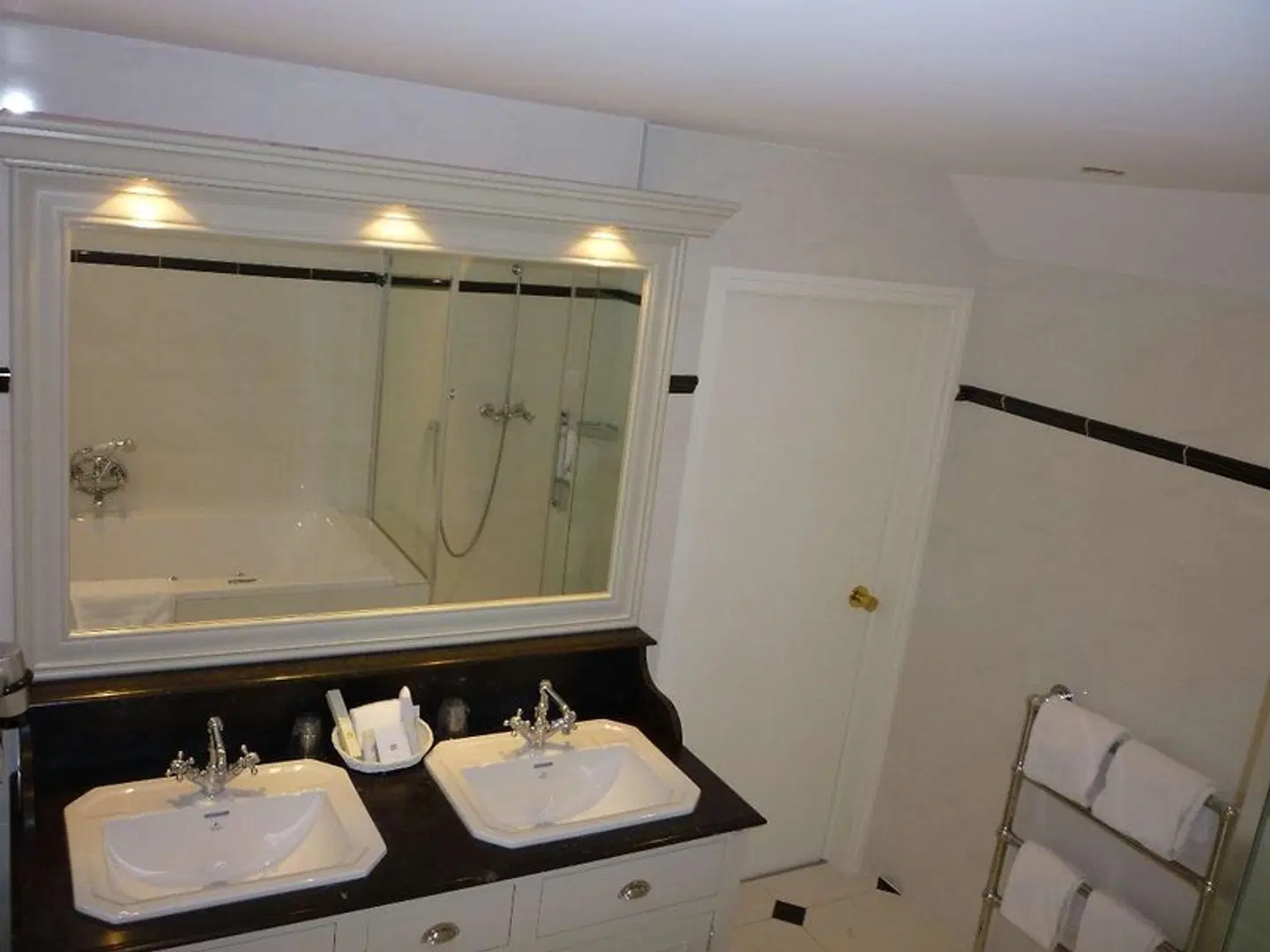 Best Western Plus Park Hotel Brussels Badezimmer