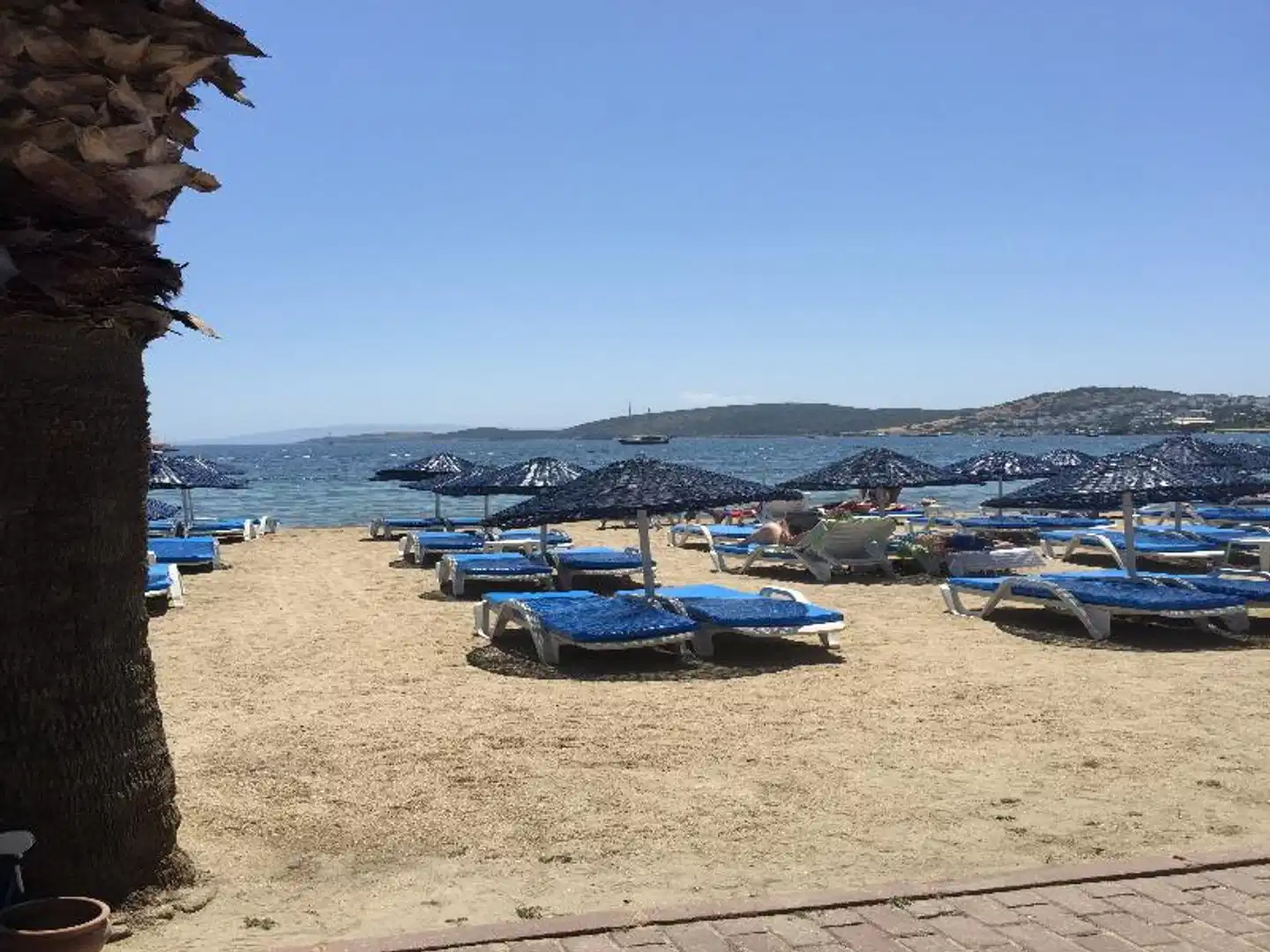 Nagi Beach Hotel Strand