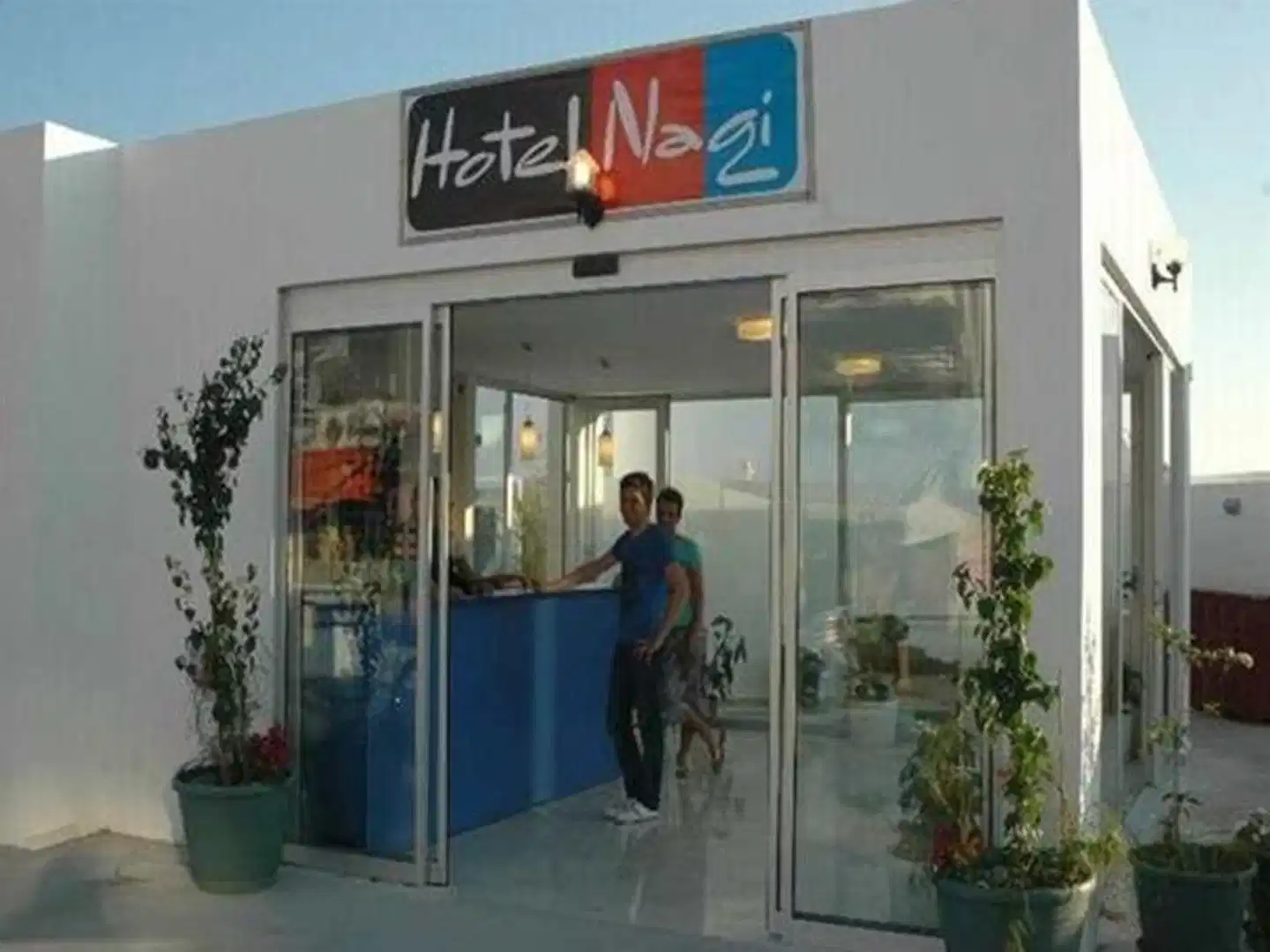Nagi Beach Hotel Aussenansicht