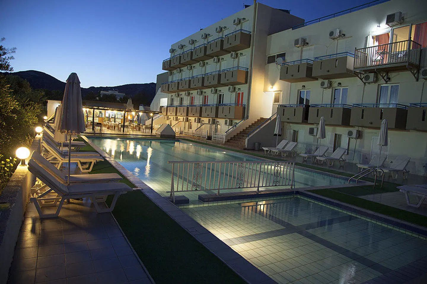 Athinoula OUTDOOR_POOL