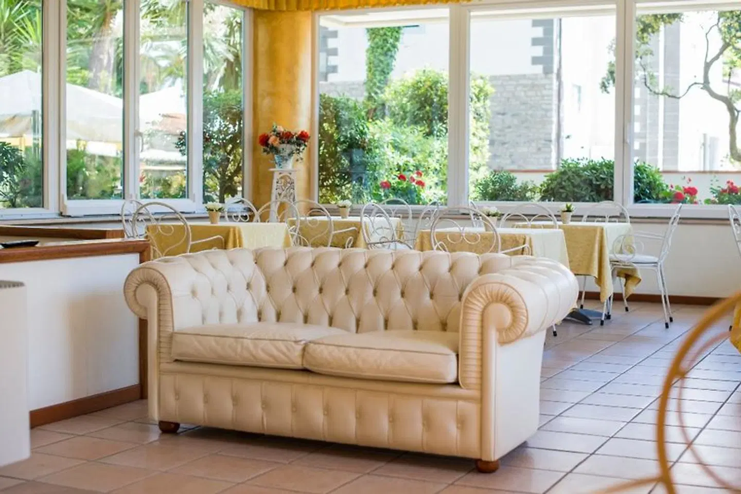 Sylvia LOUNGE_LOBBY