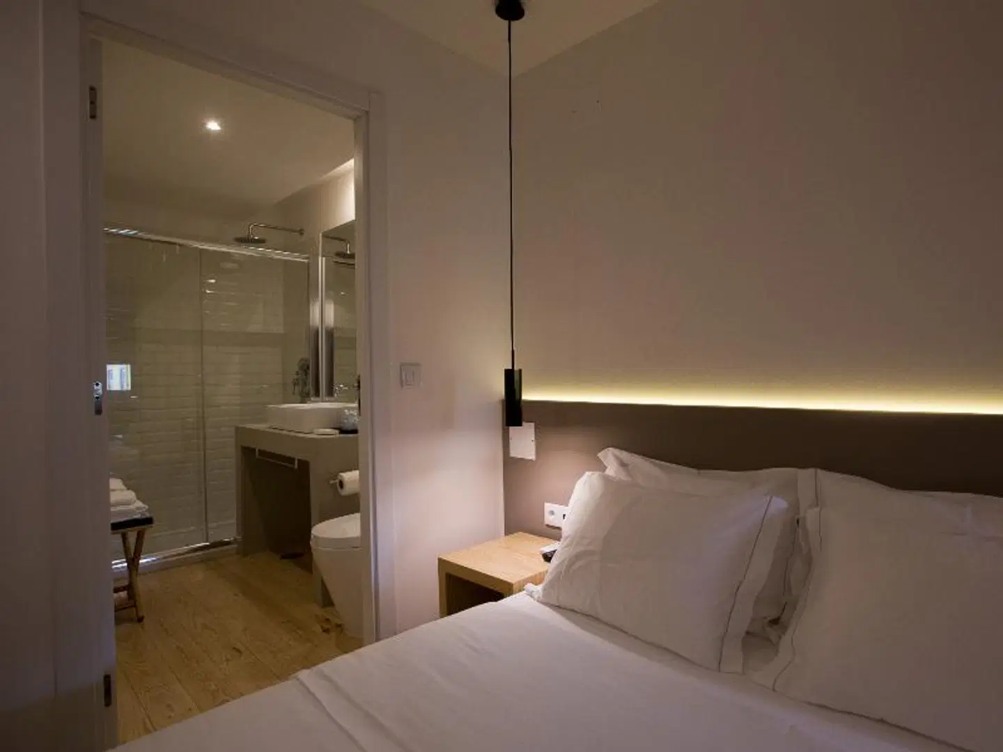 The 8 DownTown Suites ROOM_EXAMPLE