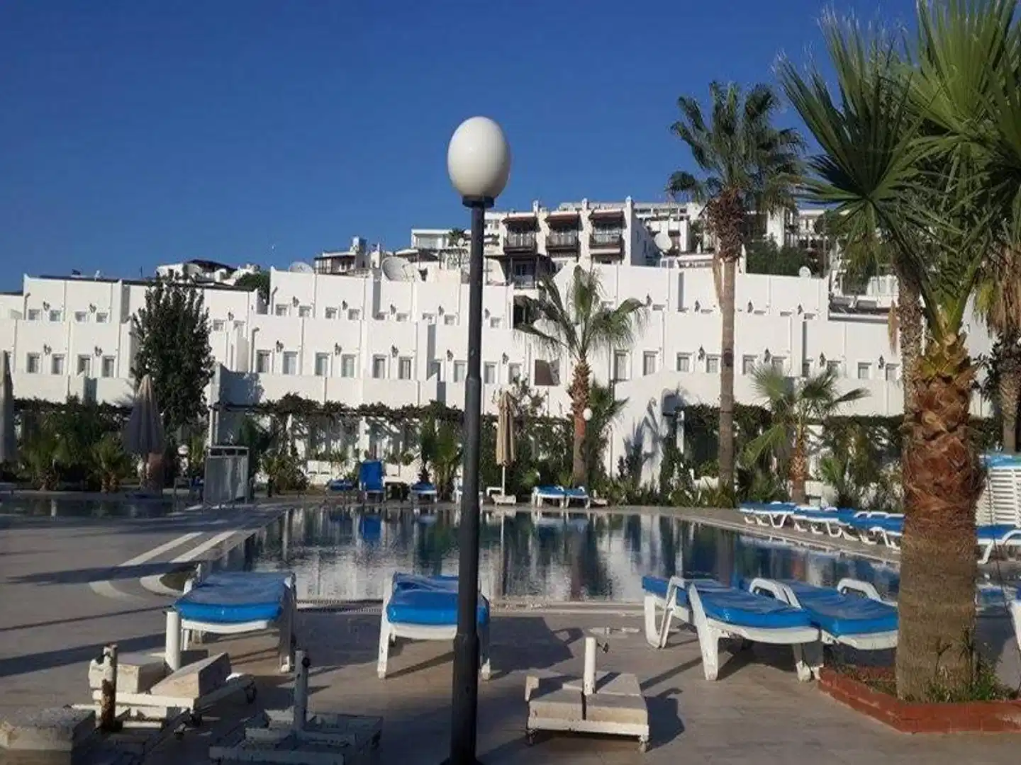 Nagi Beach Hotel Terrasse