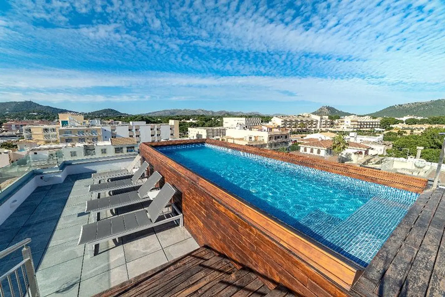 Hotel The Place OUTDOOR_POOL