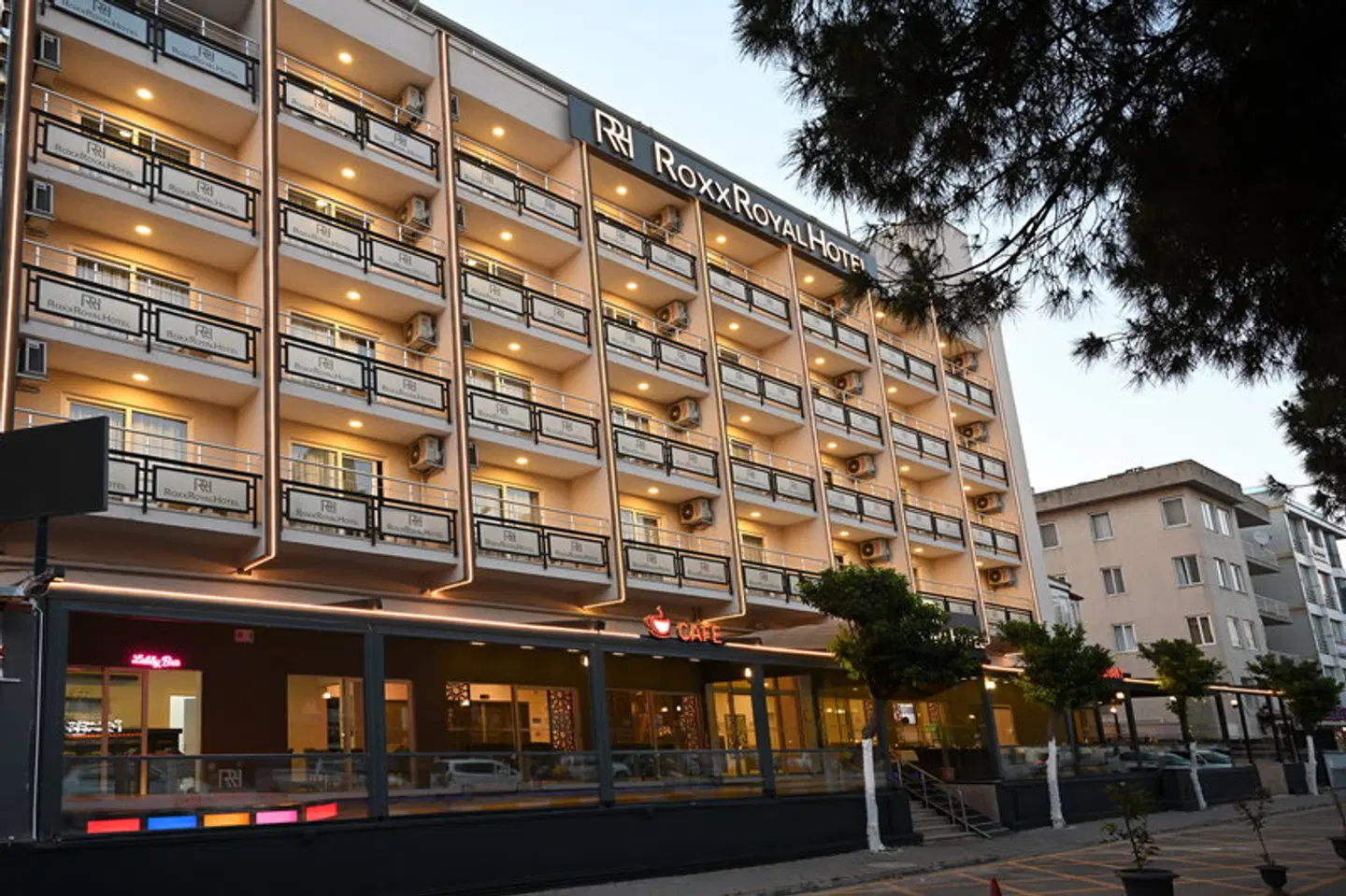 Roxx Royal Hotel EXTERIOR