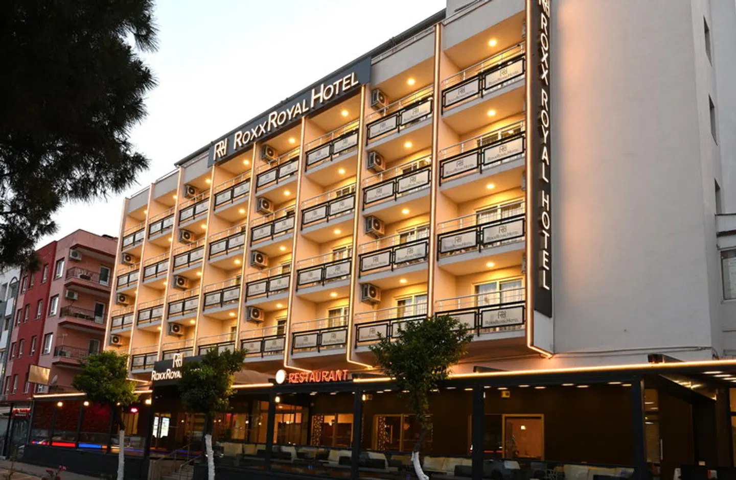 Roxx Royal Hotel EXTERIOR
