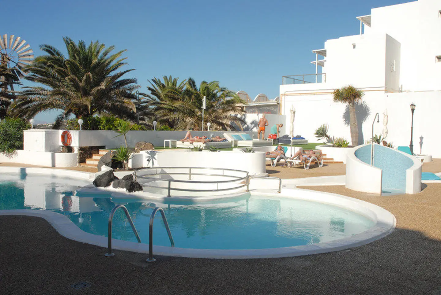 Neptuno Suites OUTDOOR_POOL