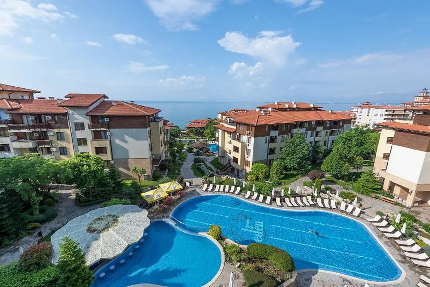 Garden of Eden Complex EXTERIOR