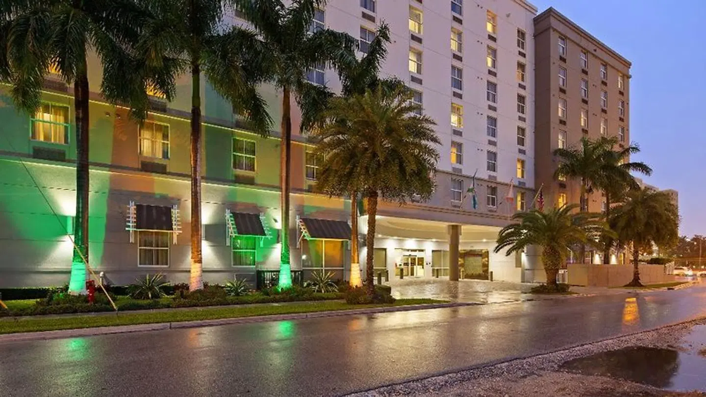 Best Western Premier Miami International Airport Hotel & Suites EXTERIOR