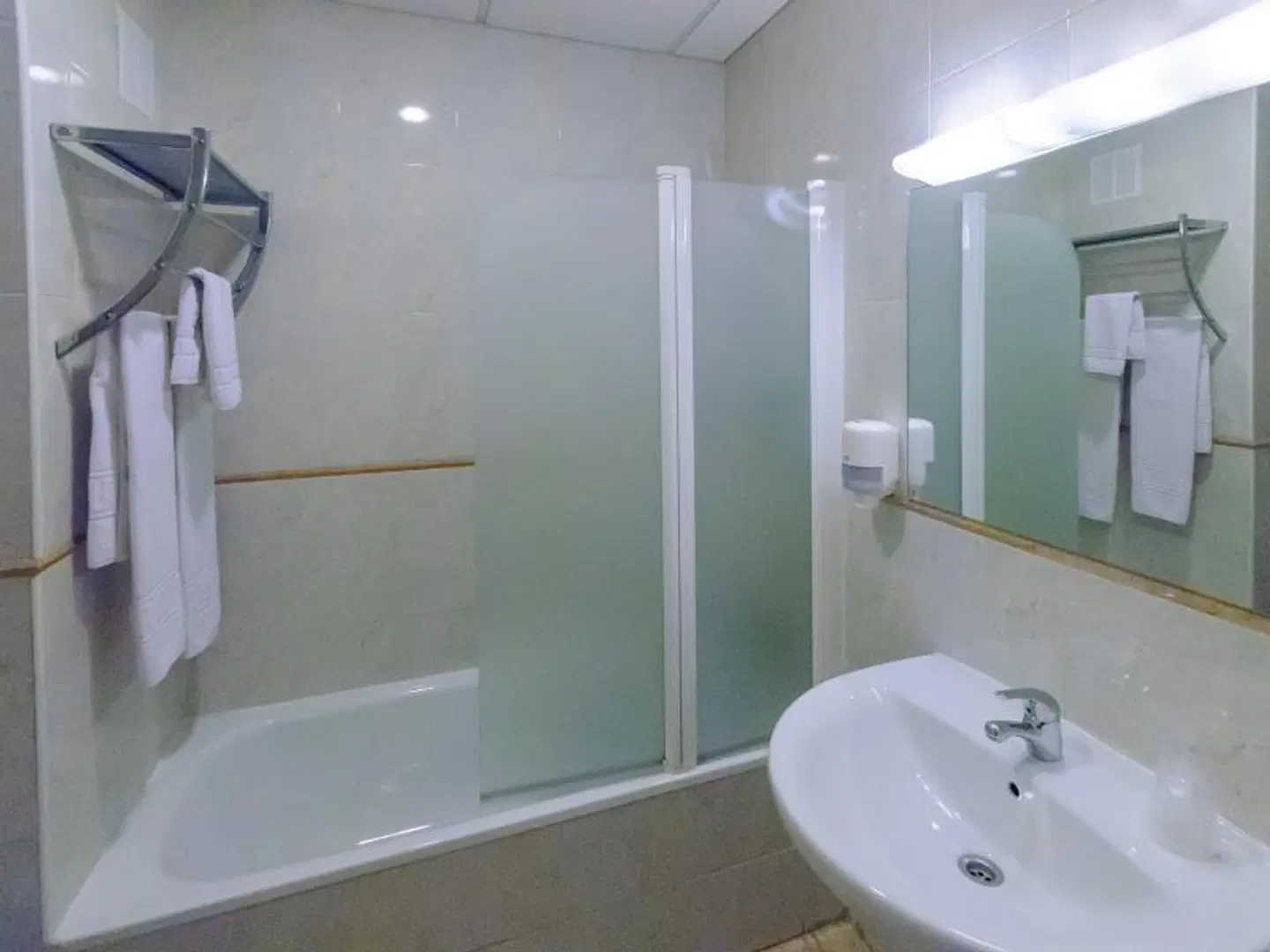 Barajas Plaza Badezimmer