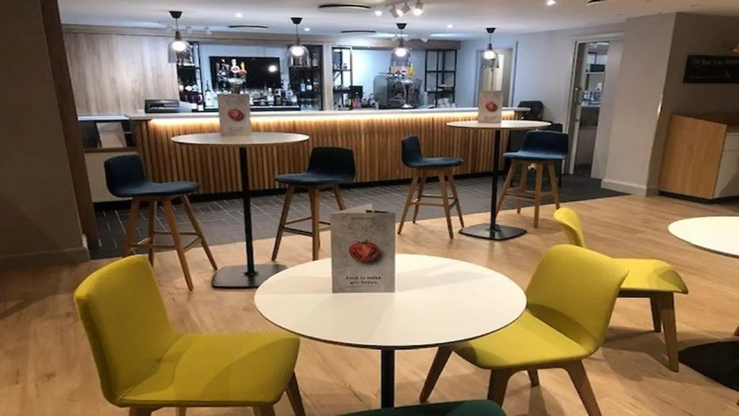 Holiday Inn London - Bexley Bar