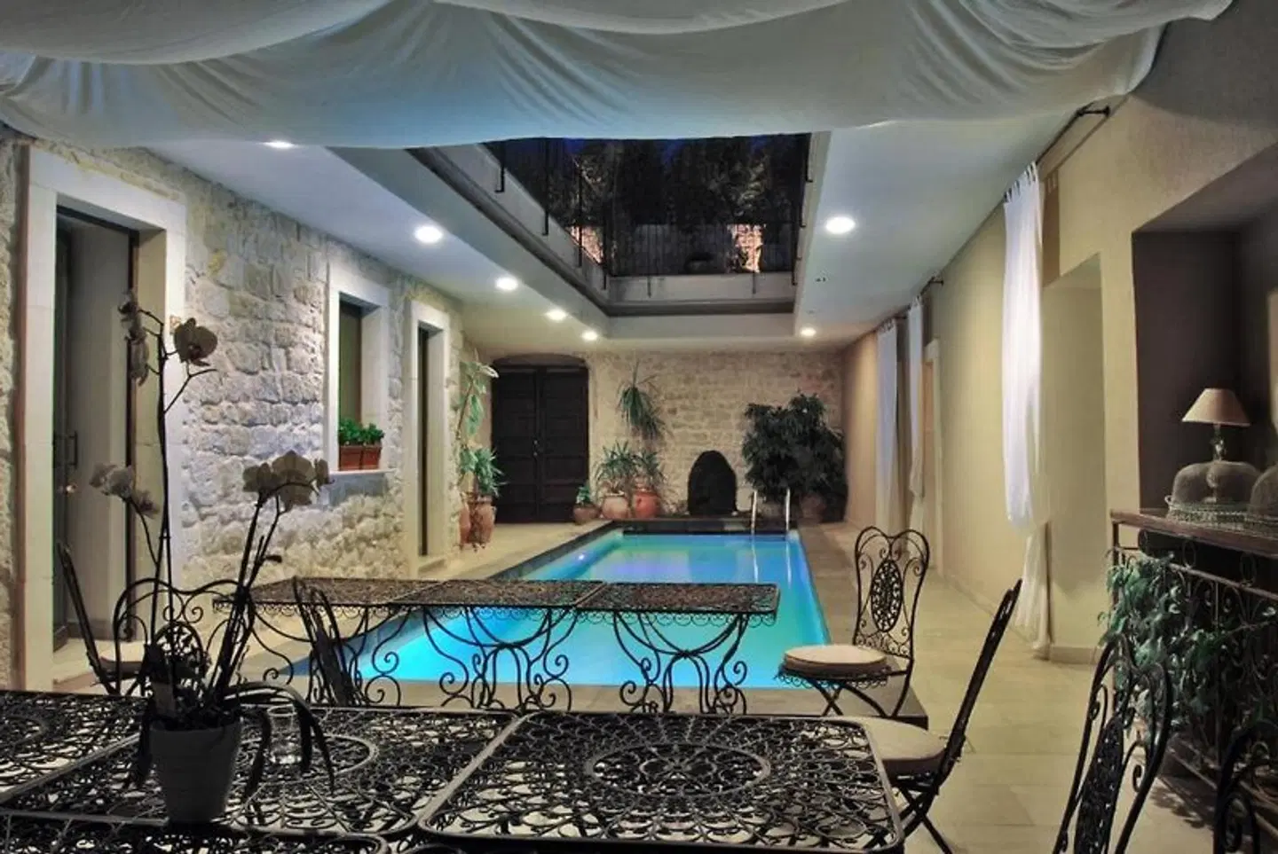 Borgo Hedone Hallenbad