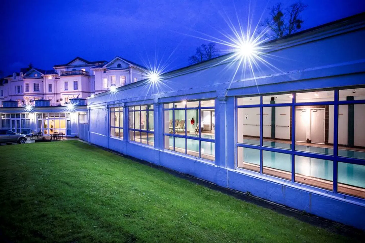 DoubleTree by Hilton Cheltenham Hallenbad
