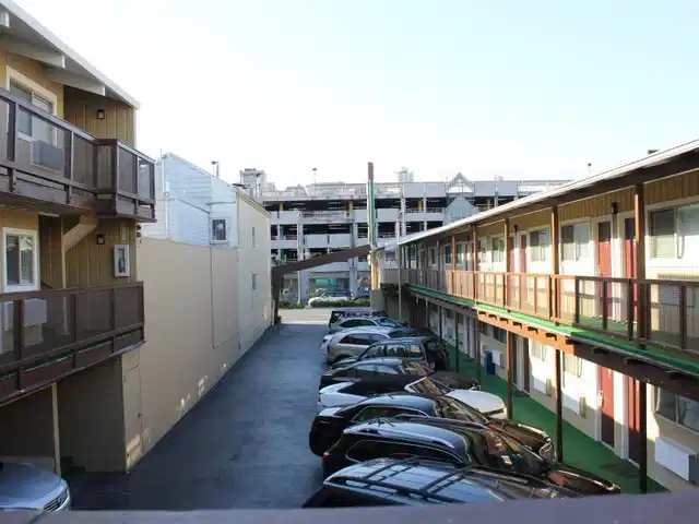 Lombard Plaza Motel Terrasse