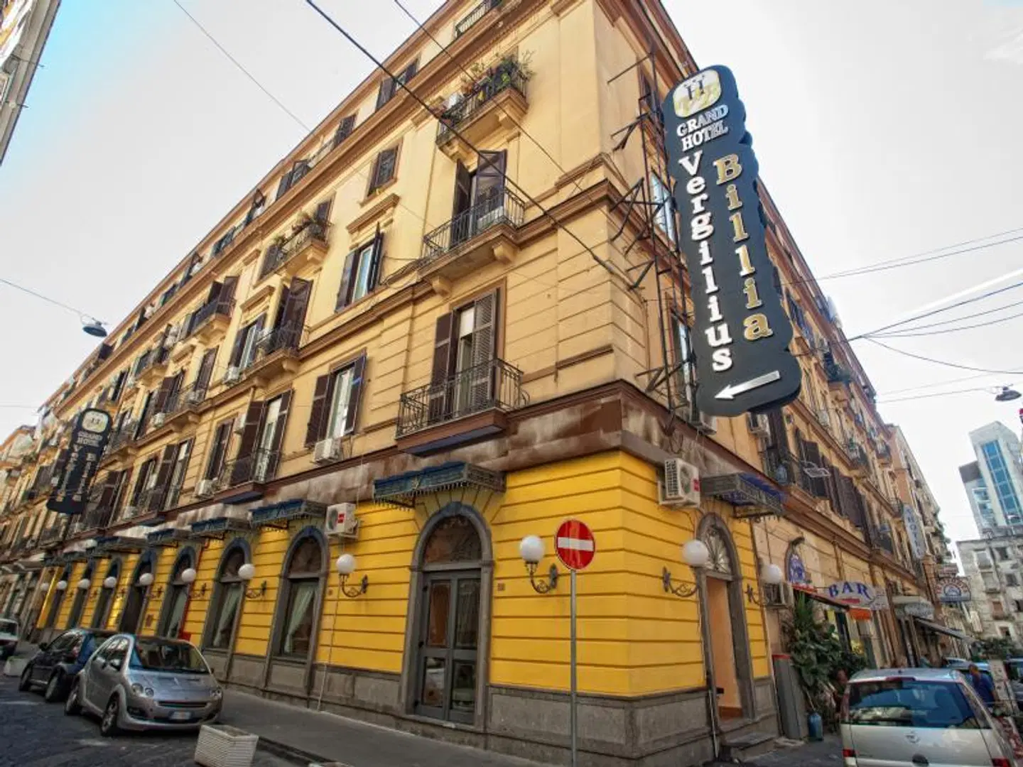 Vergilius Billia EXTERIOR